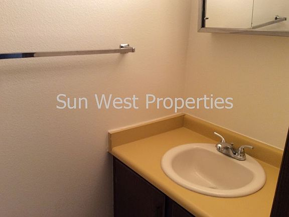 5th image of 1601 Farmington Ave APT 2