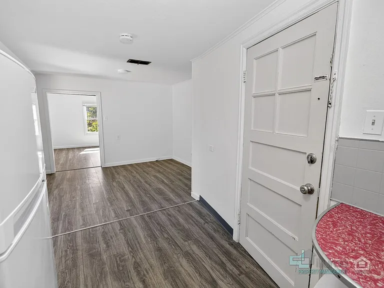 Charming Multi-Unit Living in Prime Northeast Salem Location — Photo 14