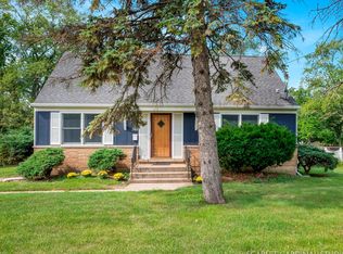 348 S Finley Rd, Lombard, IL 60148