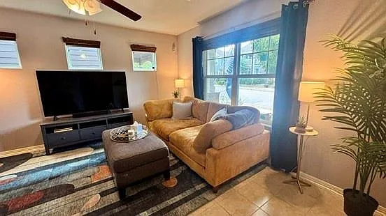 3 bed, 2.5 bath, 1244 sqft, $1,750 — Photo 3