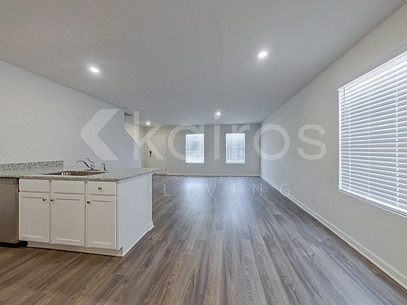 3rd image of 329 Ironwood Ct