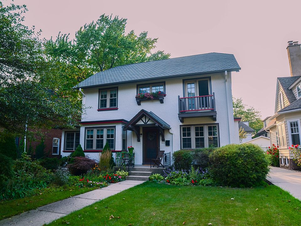 Arts & Crafts Colonial