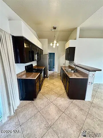 3 bed, 2.0 bath, 1099 sqft, $1,600 — Photo 3