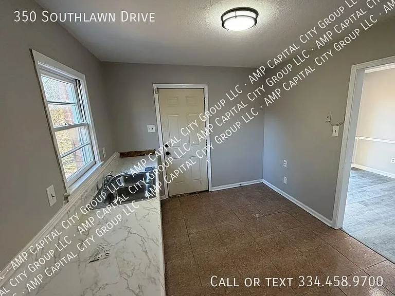350 Southlawn Dr — Photo 2