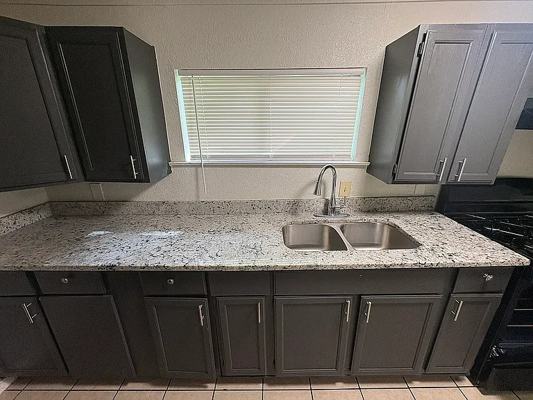 313 N Flat St — Photo 11