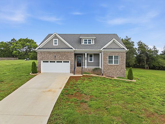 3rd image of 147 Carolina Ln NE