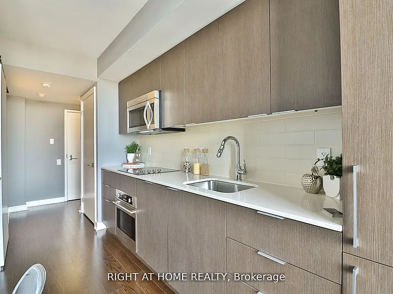 5 Hanna Ave #612 — Photo 5