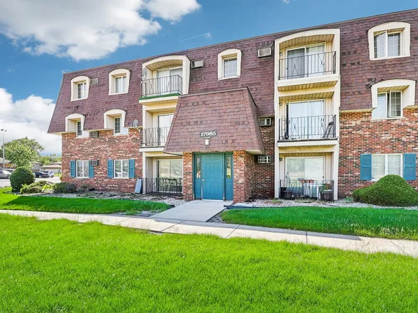 17985 Amherst Ct APT 303, Country Club Hills, IL 60478