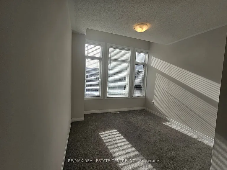 109 Freedom Cres — Photo 6