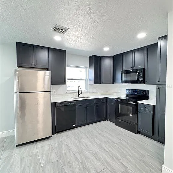 607 Alabama Ave — Photo 3