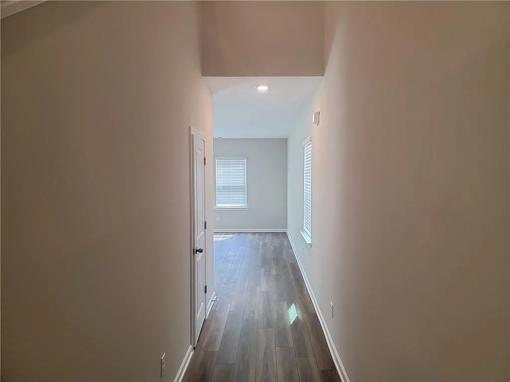 4 bed, 2.5 bath, 2178 sqft, $2,200 — Photo 4