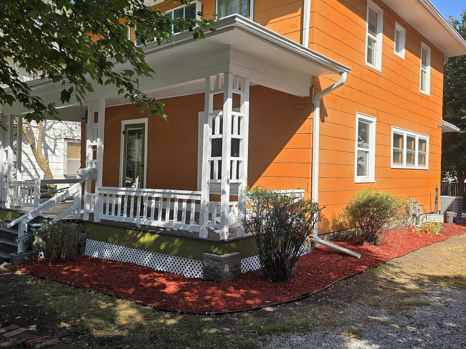 4 bed, 2000 sqft, $2,199 — Photo 2