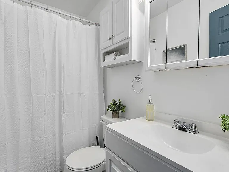 1424 W Walnut St #A — Photo 16
