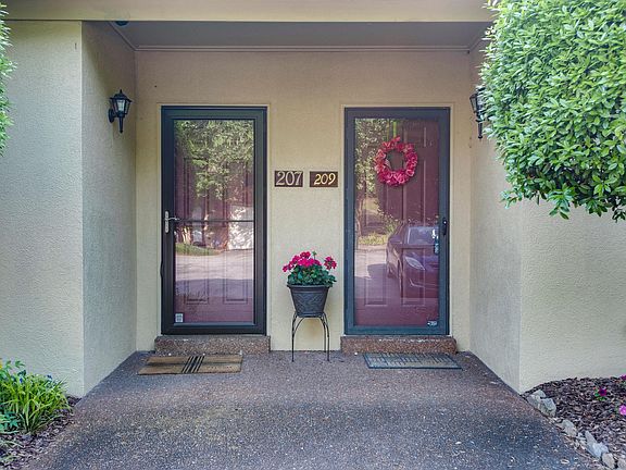 4th image of 209 Riverstone Ct