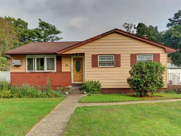 63 Schenectady Ave, West Babylon, NY 11704