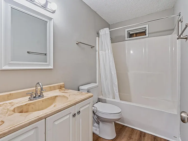 2207 Havens Dr #B — Photo 6