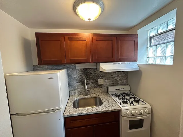 5206 S Harper Ave #105 — Photo 4