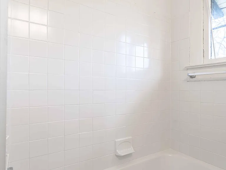 695 Queen St SW #4 — Photo 17