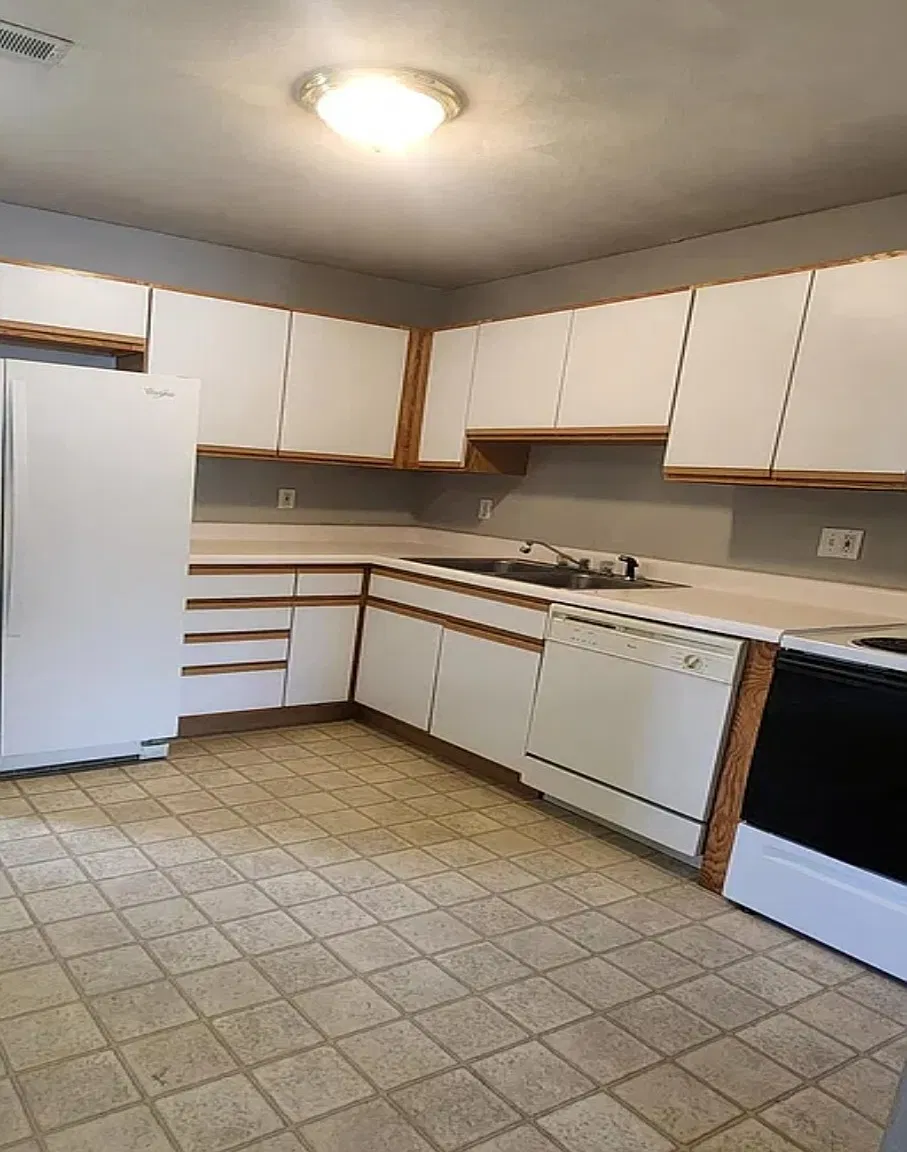 2 bed, 1.5 bath, 1050 sqft, $1,195 — Photo 2