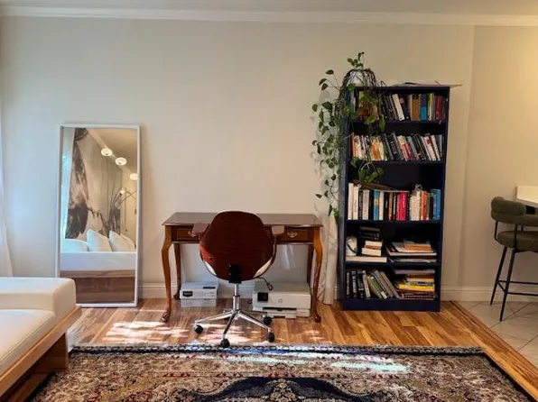 331 Poe St Unit 5, Palo Alto, CA 94301