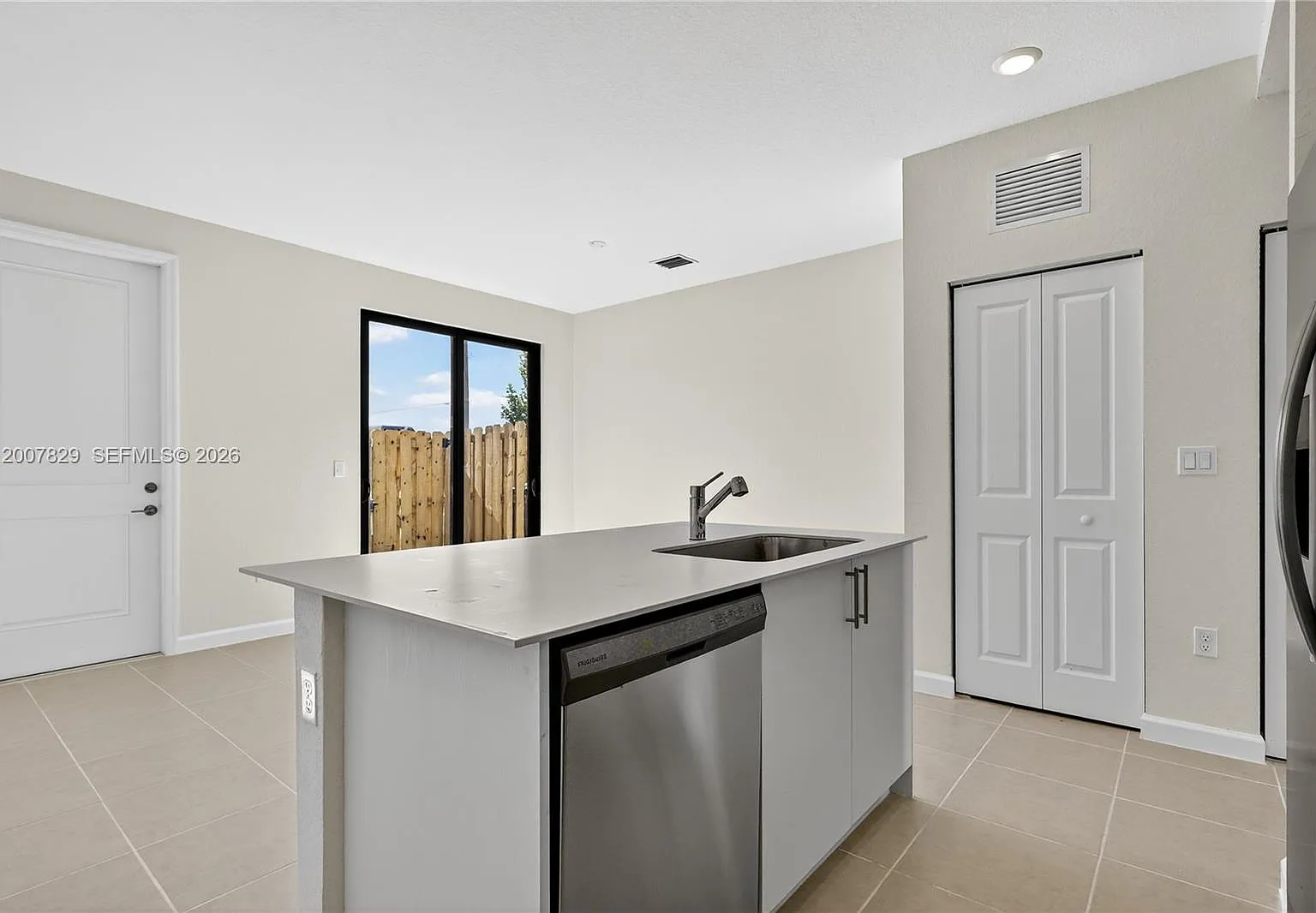 4 bed, 1436 sqft, $3,300 — Photo 1