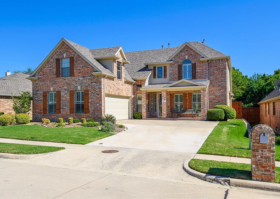 1st image of 2075 Lake Forest Dr