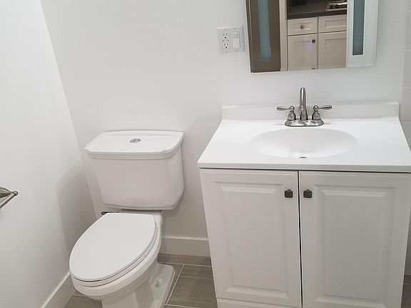 3rd image of 6207 Fulton Ave #22