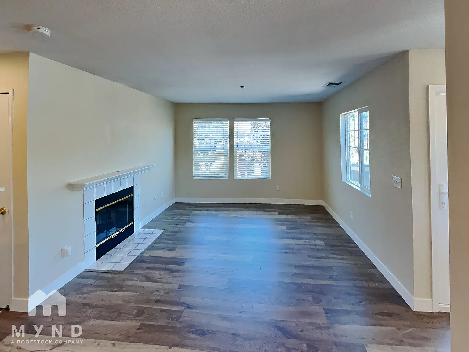 2 bed, 2.0 bath, 947 sqft, $3,095 — Photo 2