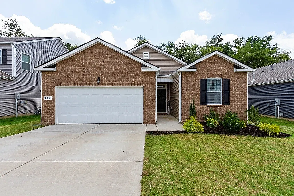 3 bed, 1405 sqft, $1,995 — Photo 1