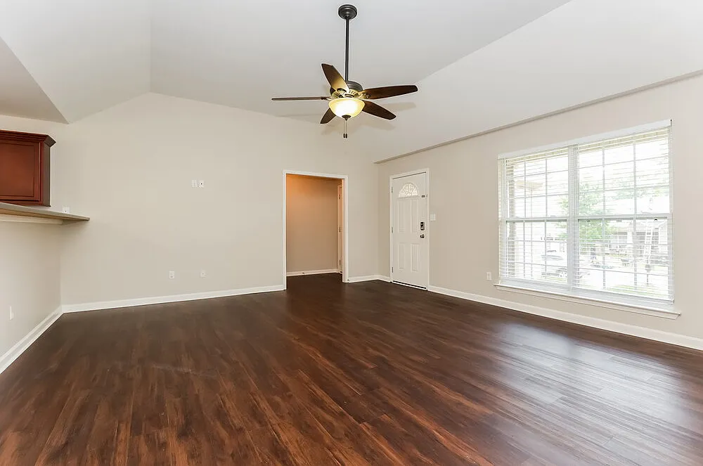 3 bed, 2.0 bath, 1700 sqft, $2,225 — Photo 3