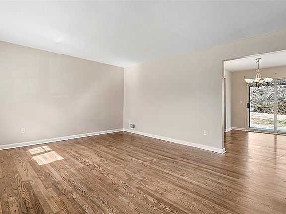 3rd image of 114 Morewood Rd