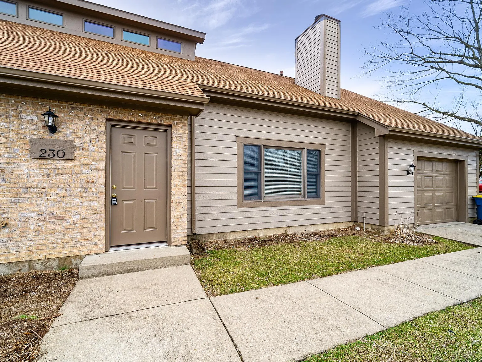 2 bed, 2.5 bath, 1358 sqft, $1,650 — Photo 2
