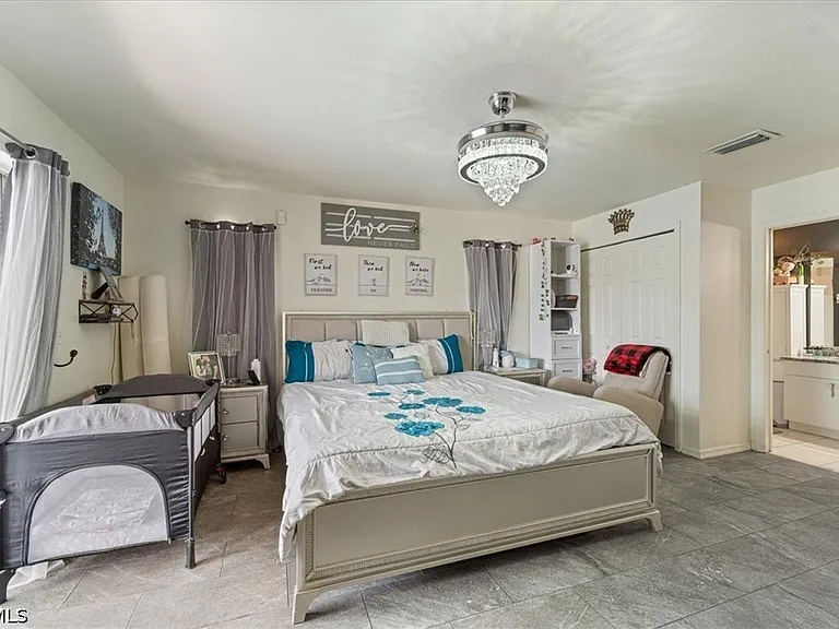 1021 Alvin Ave — Photo 4