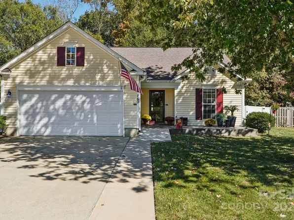 160 Brookstone Dr, Mount Holly, NC 28120