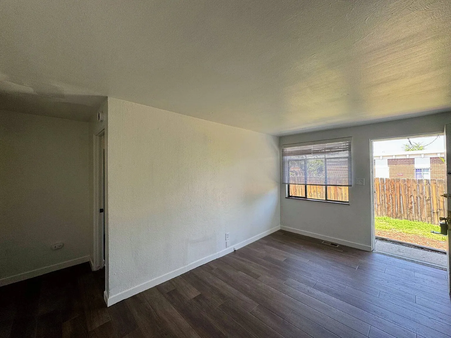 1 bed, 1.0 bath, 450 sqft, $1,095 — Photo 3