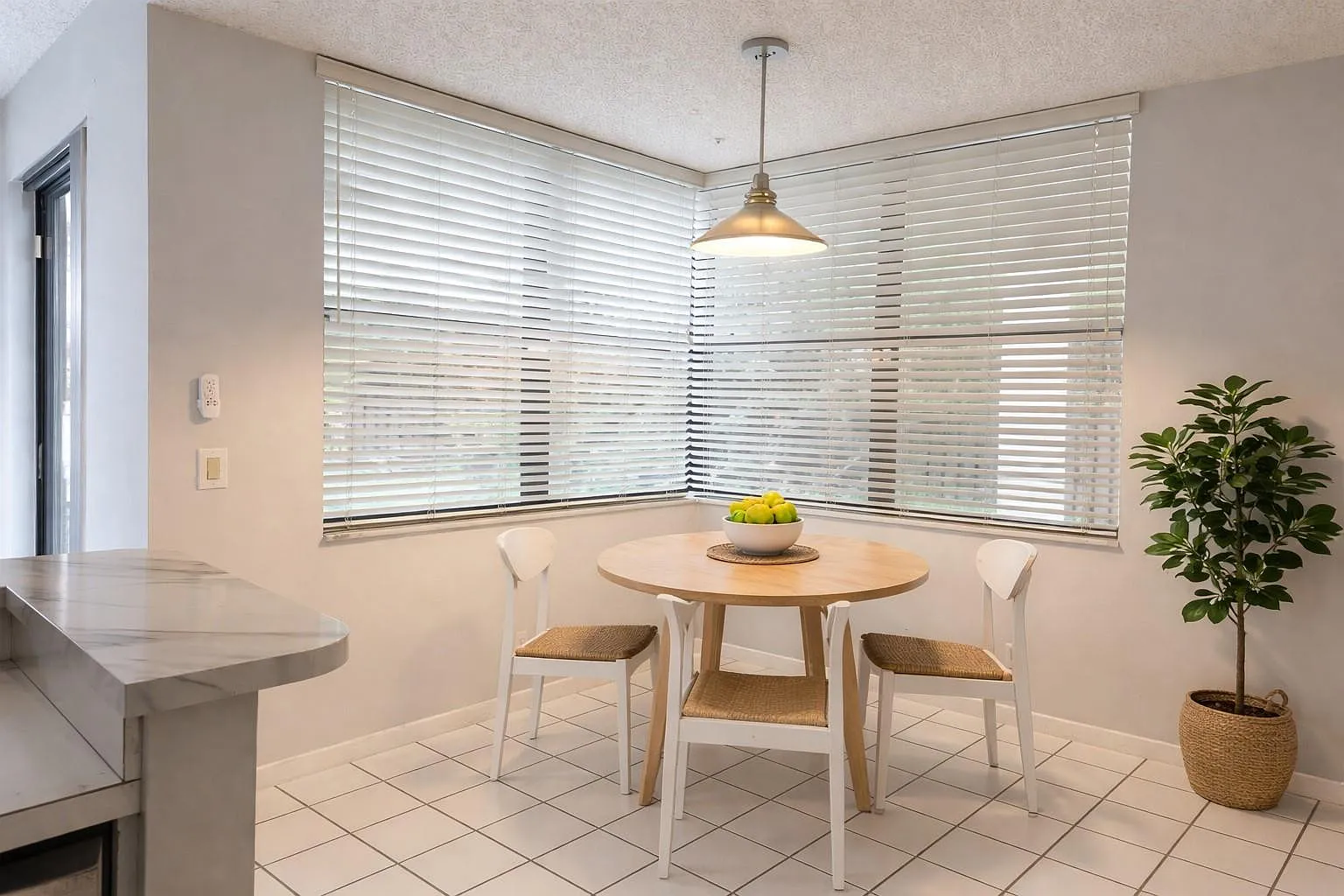 3 bed, 2.0 bath, 2109 sqft, $4,200 — Photo 2