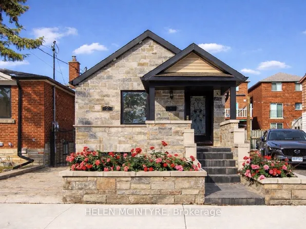 2 Birch Tree Cres, Toronto, ON M6M 2K8