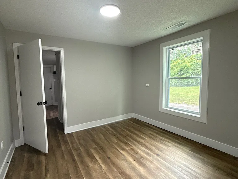 610 E Jefferson St — Photo 7