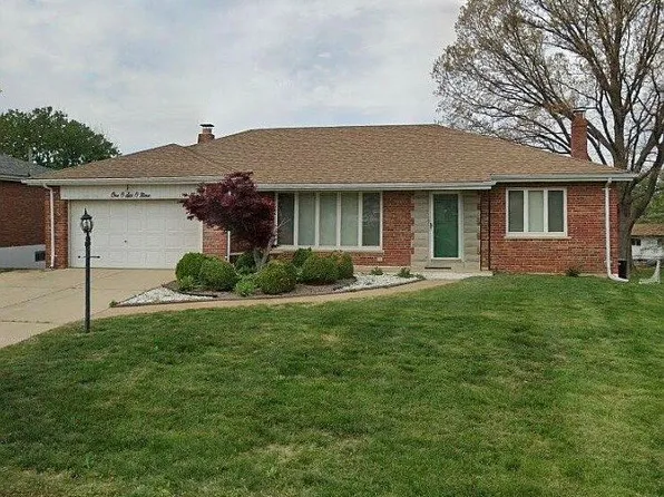 10609 W Knollshire Dr, Saint Louis, MO 63123