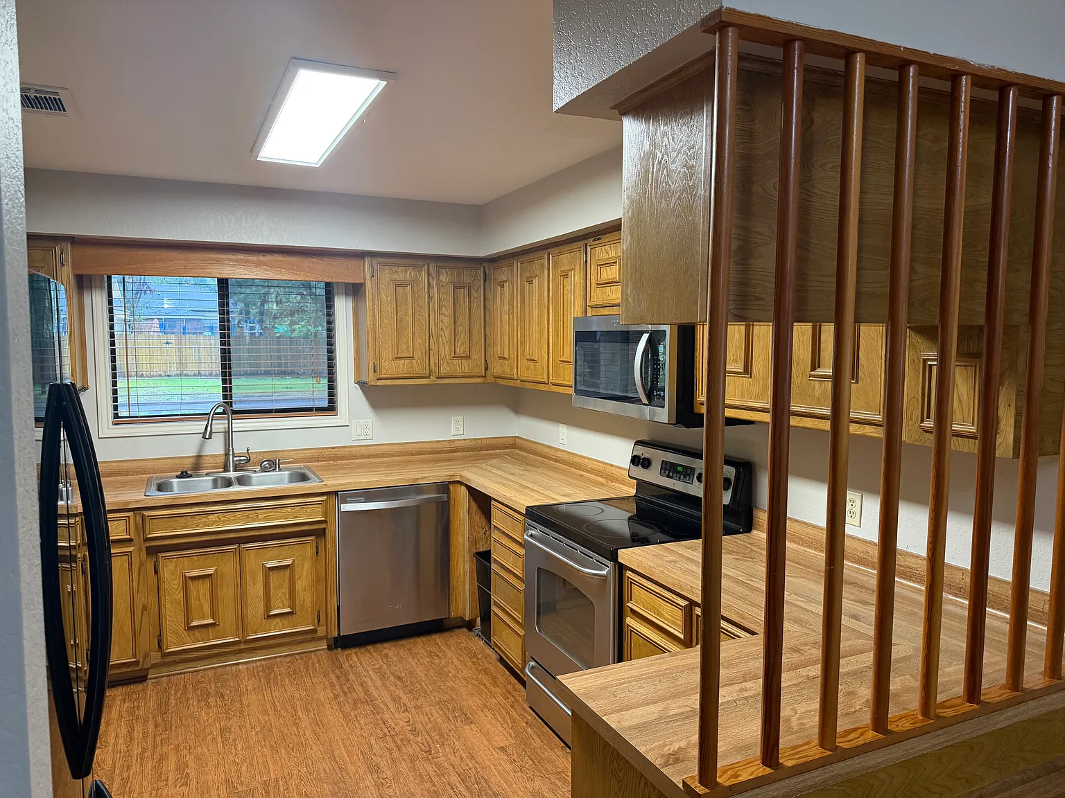 2 bed, 1954 sqft, $1,950 — Photo 2