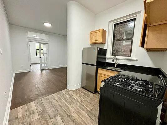 Rented by KNOCKKNOCK LLC | media 6