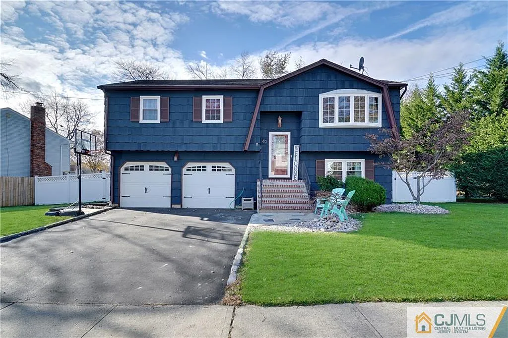 40 Albert Ave photo 1