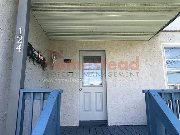 2nd image of 124 Upland Ter APT C