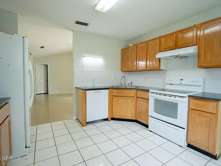 2441 University Blvd S — Photo 26