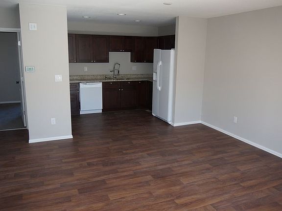 3rd image of 2993 W Yale Ave