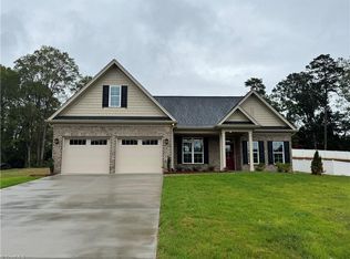 204 Vine Ridge Dr, Winston Salem, NC 27127