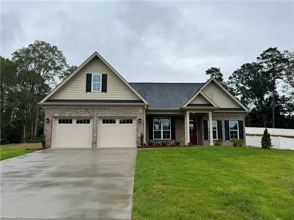 204 Vine Ridge Dr, Winston Salem, NC 27127