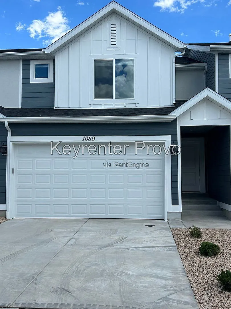 3 bed, 2.5 bath, 1555 sqft, $2,000 — Photo 1