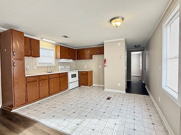 2nd image of 529 Canterbury Ct
