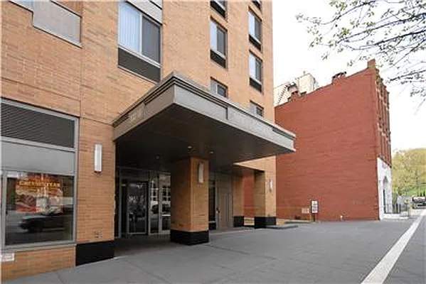 Sold by Warburg | media 6